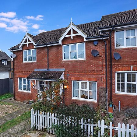 Comfortable Stylish Townhouse In Ashford Sleeps 5 Netflix 2 Parking Spaces Perfect For Contractors And Families Exterior photo